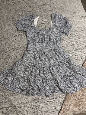 Macy's White and Blue Floral Tiered Puff-Sleeve Dress